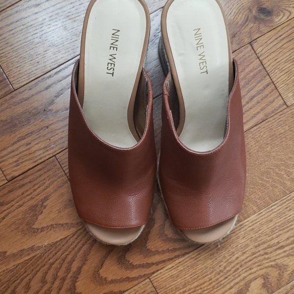 nine West platform wedge sandals. - Picture 4 of 6